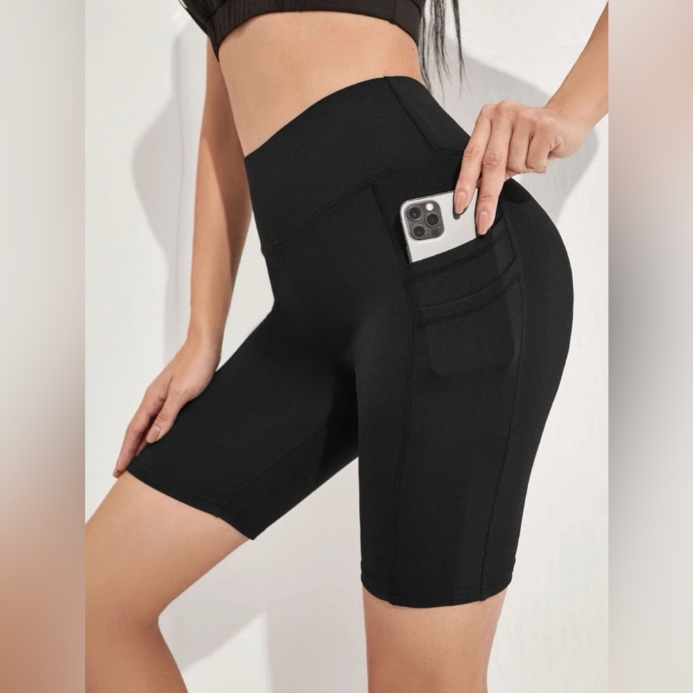 Biker shorts with phone pocket